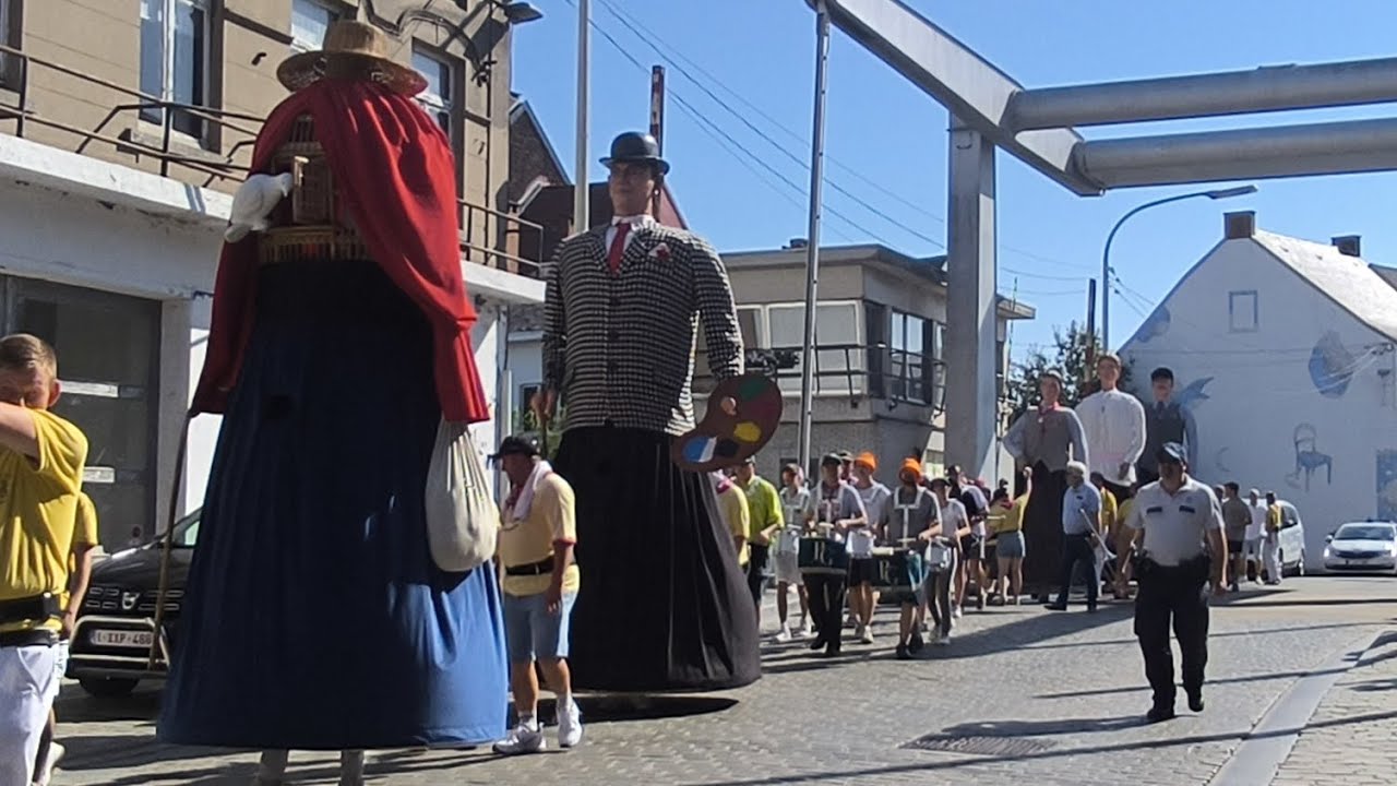 Lessines : Visite des géants dans les homes. 🟥🟨