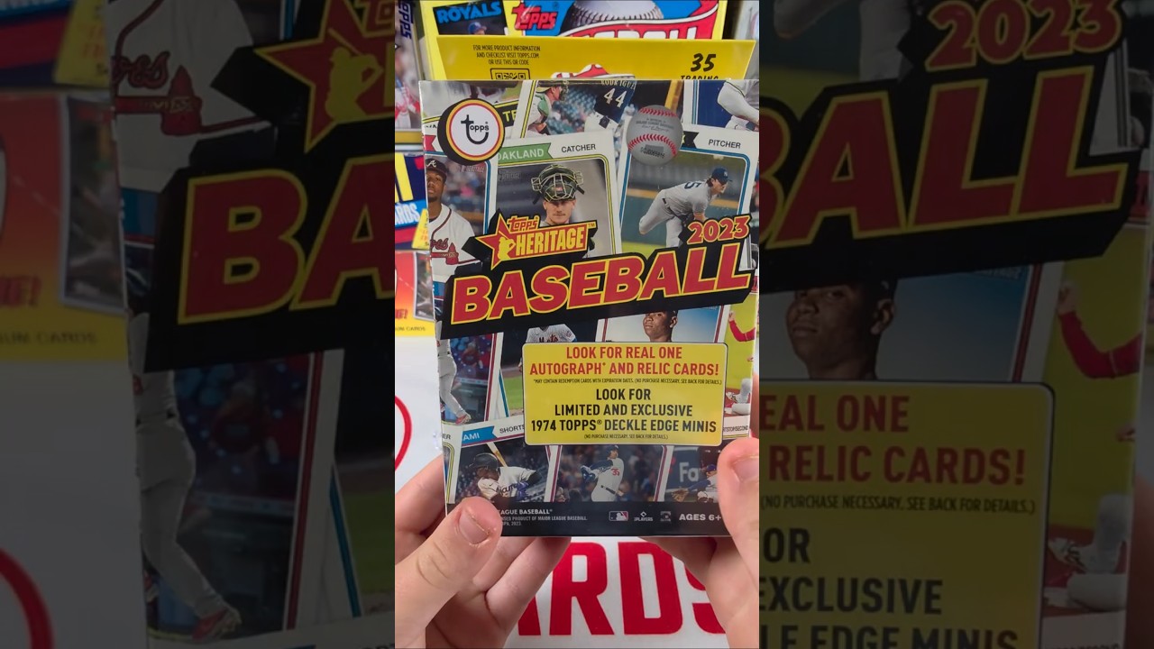 👉Маленький человечек открывает коробку с коллекционными карточками Topps Heritage 2023 года 