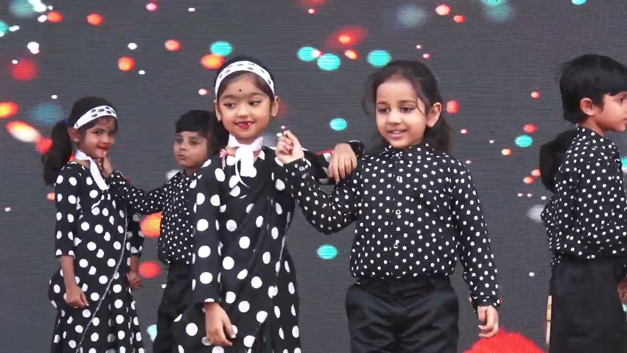 Party on Toes 🪩🎶 | UKG Retro Dance | School Annual Day Performance | Cute kids| polka dot saree