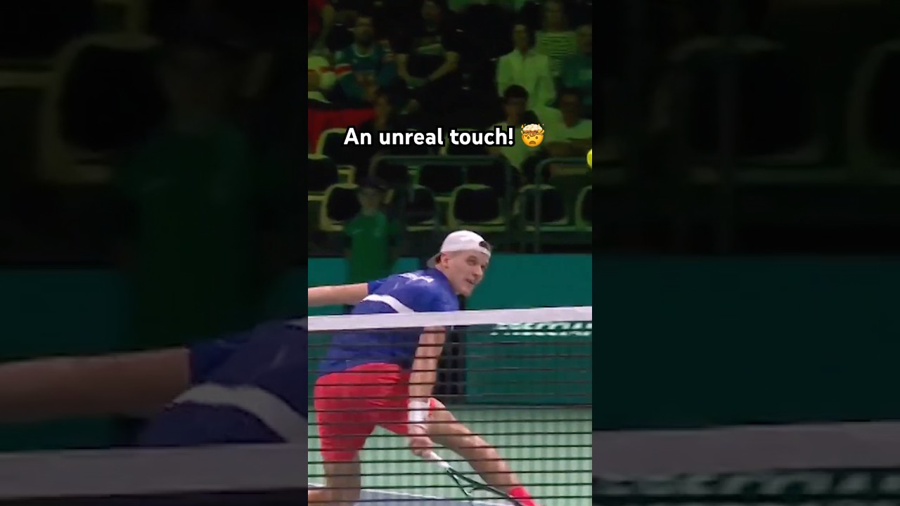 HOW did he find this one?! 😱 #DavisCup #Tennis #Mensik