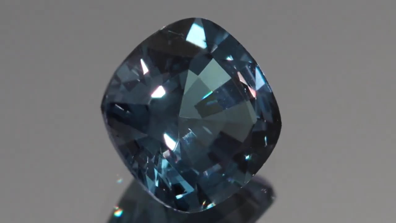 天然カラーチェンジガーネット 0.32ct 【アレキタイプ】 マダガスカル 