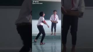 (Cục sì lầu ông bê lắc) cùng điệu nhảy bá đạo