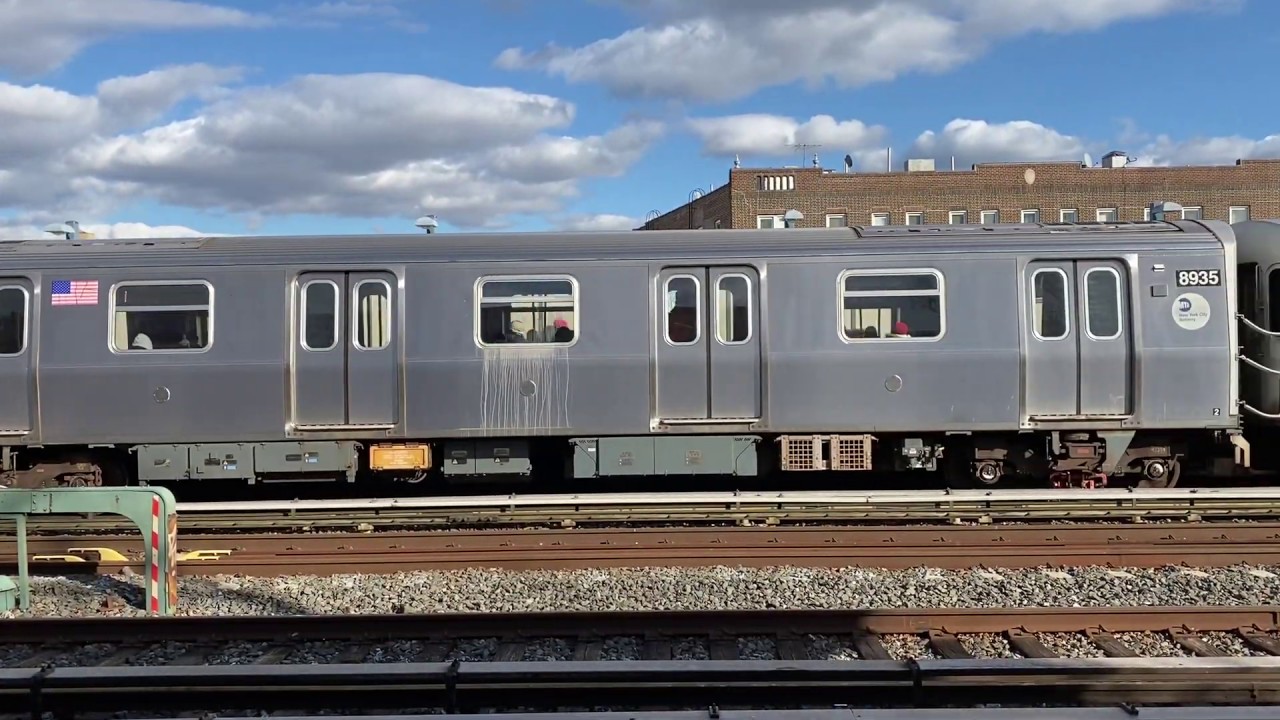 Two R160B (Siemens) Q trains arriving and departing Avenue M - YouTube
