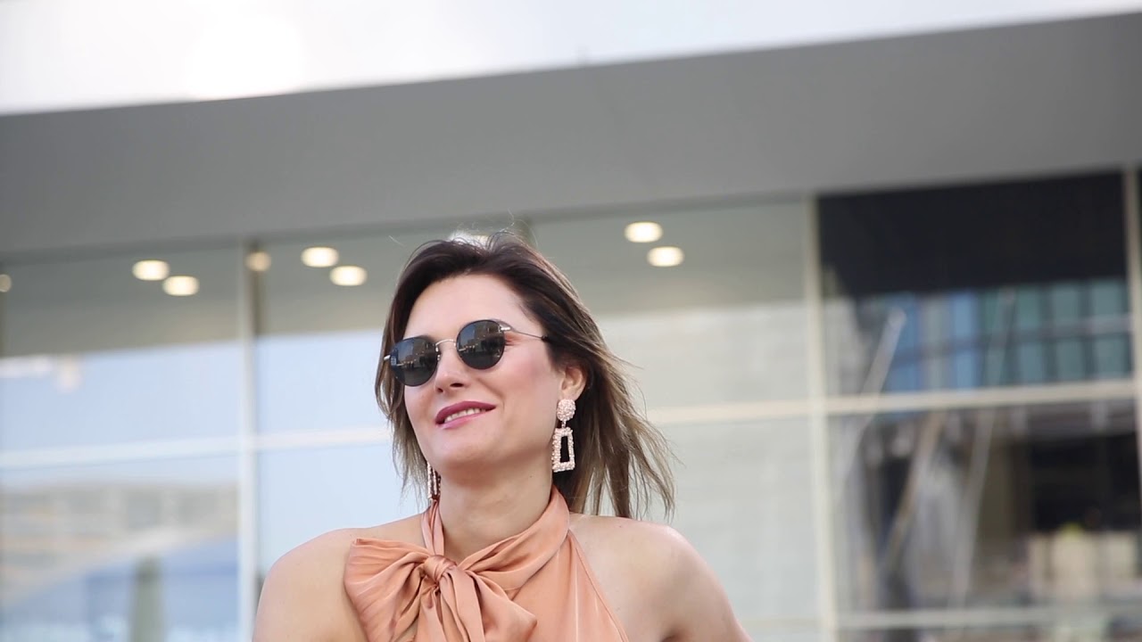 Assista a Fariba Rahimi | Iranian Model in Milan Fashion Campaign 🇮🇹✨ (February 2019) no YouTube Assista a Fariba Rahimi | Iranian Model in Milan Fashion Campaign 🇮🇹✨ (February 2019) no YouTube