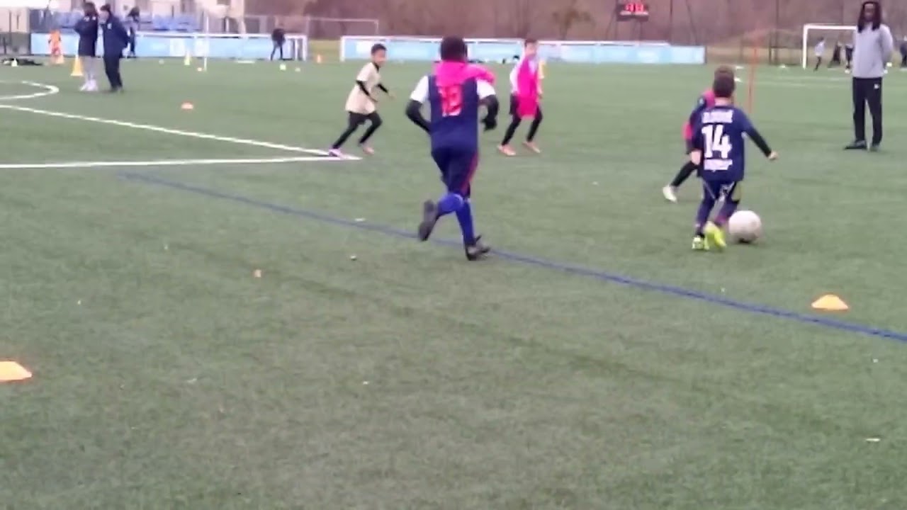 KIDS IN FOOTBALL -FAILS SKILLS GOALS 