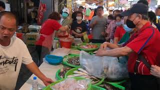 超便宜的圓鱈  阿源一次就賣掉好幾箱 台中水湳市場  海鮮叫賣哥阿源  Taiwan seafood auction