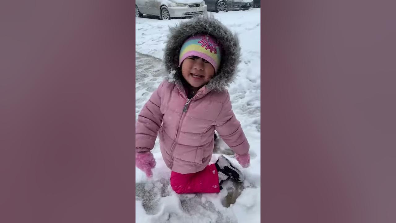 Jasmine chơi tuyết YouTube