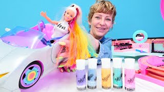 Nicoles Friseursalon - Barbie möchte eine neue Frisur - Spielzeugvideo mit Puppen
