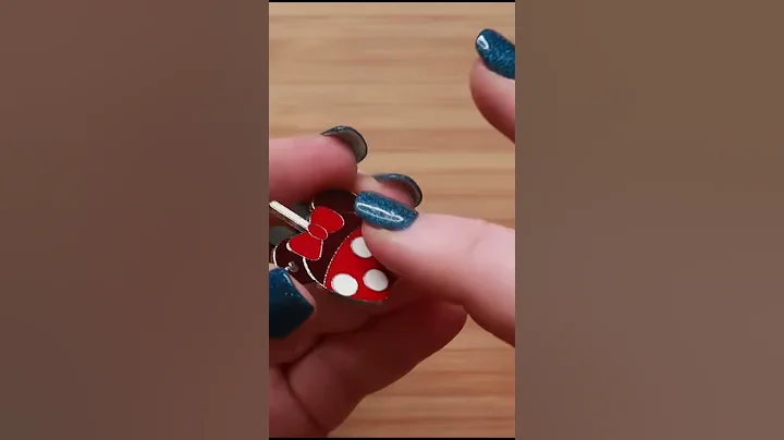 How to spot a fake/scrapper Disney Pin #shorts