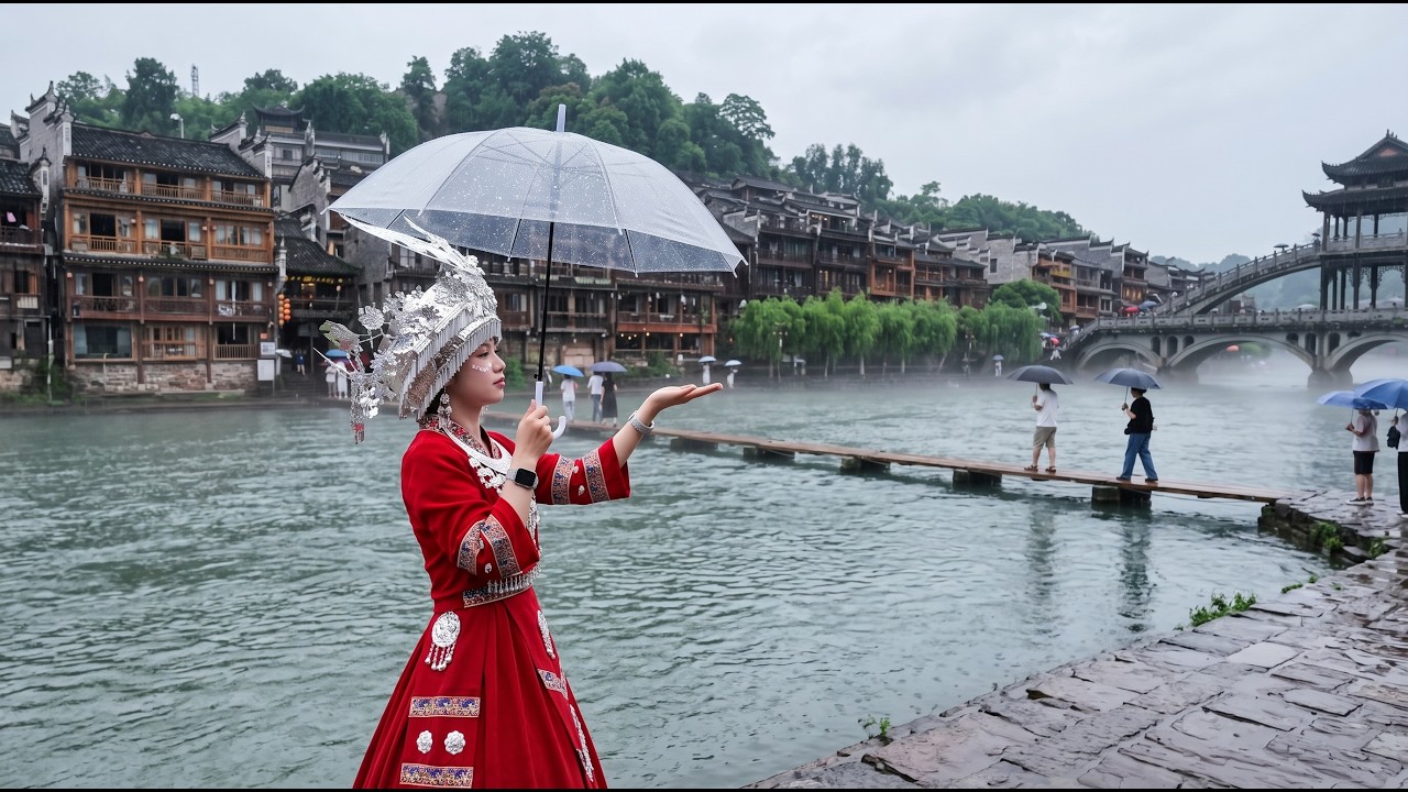 Strolling Through China’s Most Stunning Ancient Town in the Rain – Video