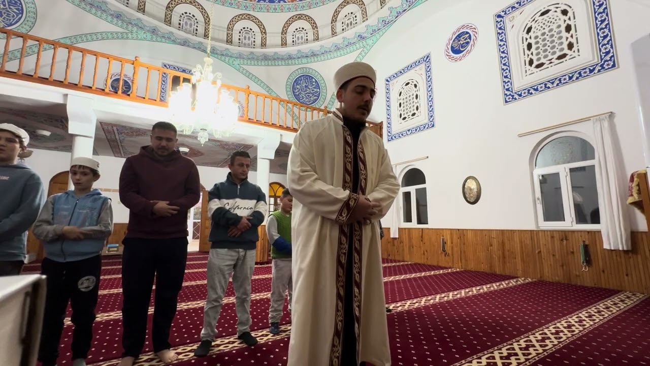 Silifke Camisinde Çoçuklarla Beraber Akşam Namazı
