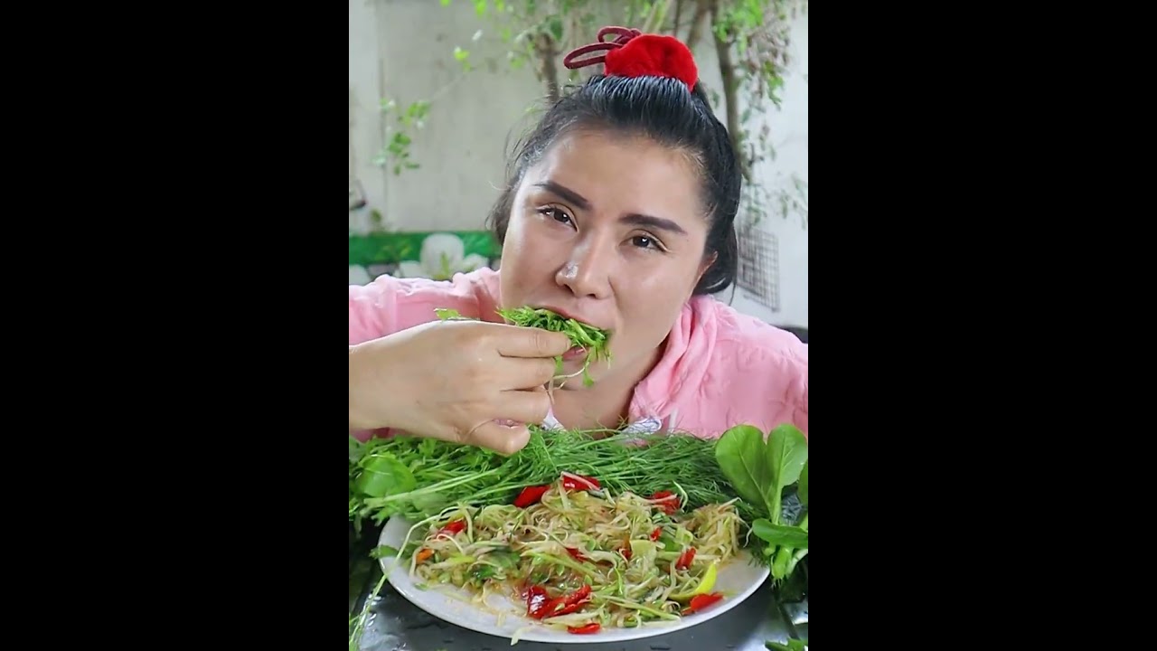 ตำบักฮุ่งบ้านๆข้าวเหนียวฮ้อนยามเที่ยง | แพทตี้ กินแบบสไตล์บ้านๆ