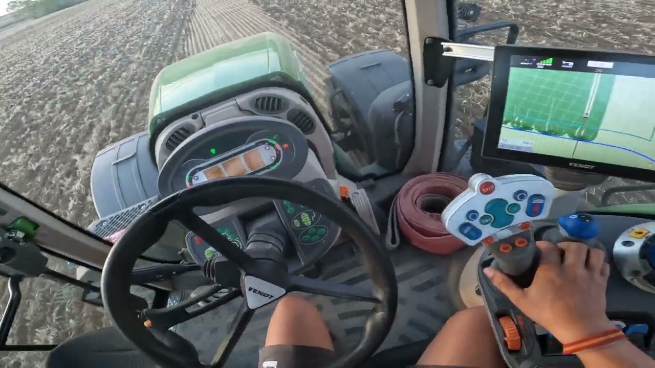 POV: Fendt 828 plowing with Kockerling Quadro
