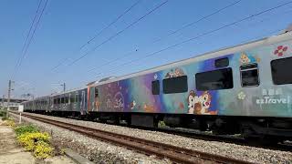 1次觀光列車通過(E235+E416)(6節)(環島之星-迪士尼主題彩繪列車)