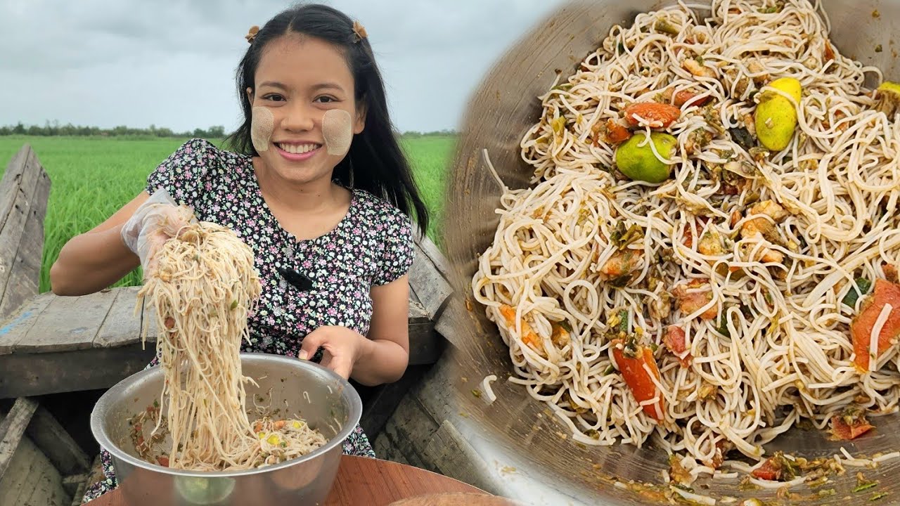 နားမူတို့လယ်ထဲမှာ လေညင်းခံရင်း မန်ကျည်းသီးစိမ်းမုန့်ဖတ်ထောင်း စားမယ်😋🤗