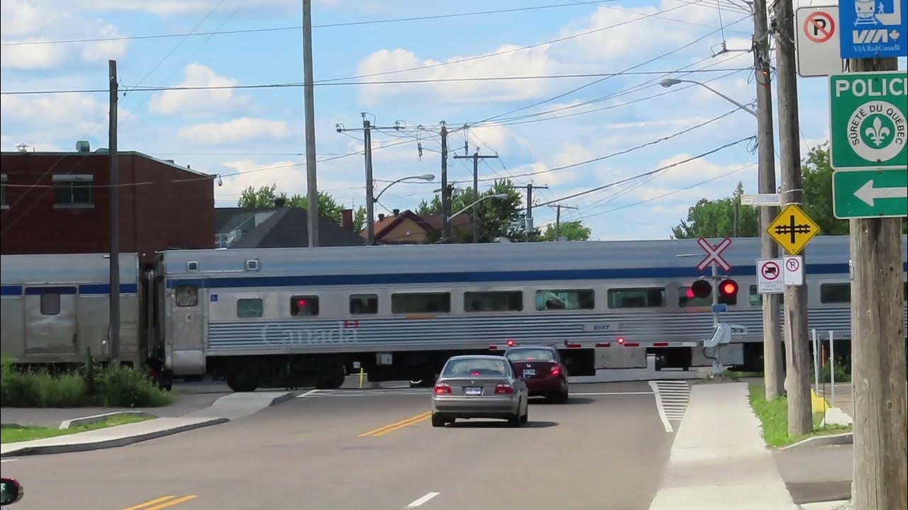 Joliette, passage d'un train ViaRail, 072022 / Joliette, passage of a