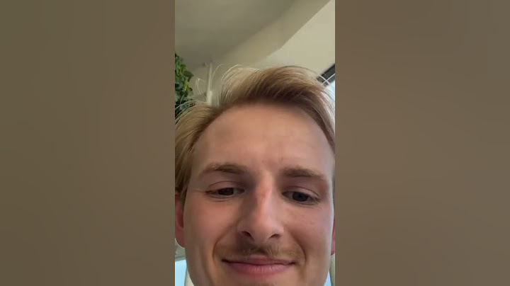 Koen (Bankzitters) eet heerlijke pizza