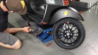 New Vespa Scissor Jack available at Scooterwest.com!