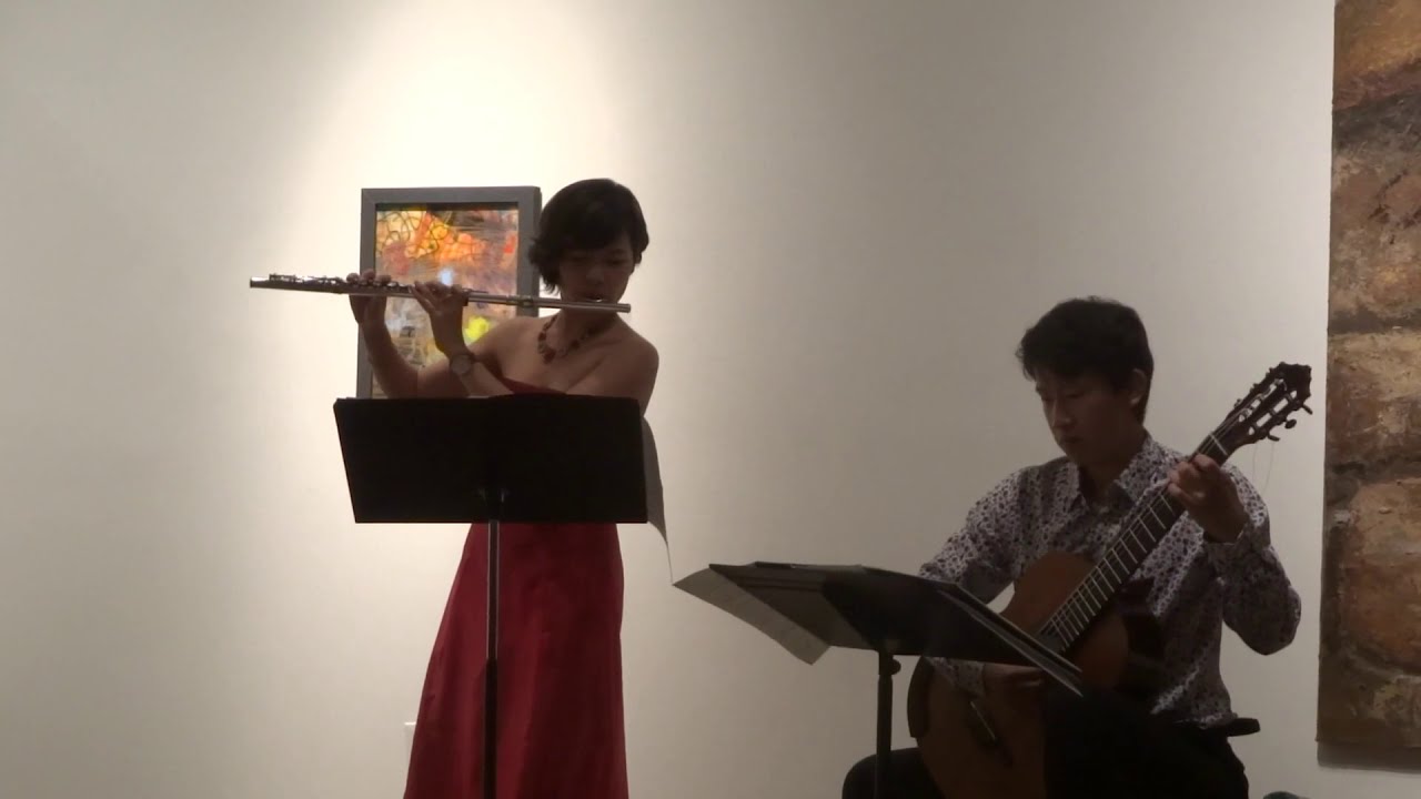 Astor Piazzolla | Cafe 1930 | Histoire du Tango | Flute & Guitar - YouTube