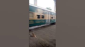 BANGLADESH LOCAL TRAIN SPEED ON MOHAKHALI RAILGATE !! DHAKA !! NDP TOUR APRIL 2024