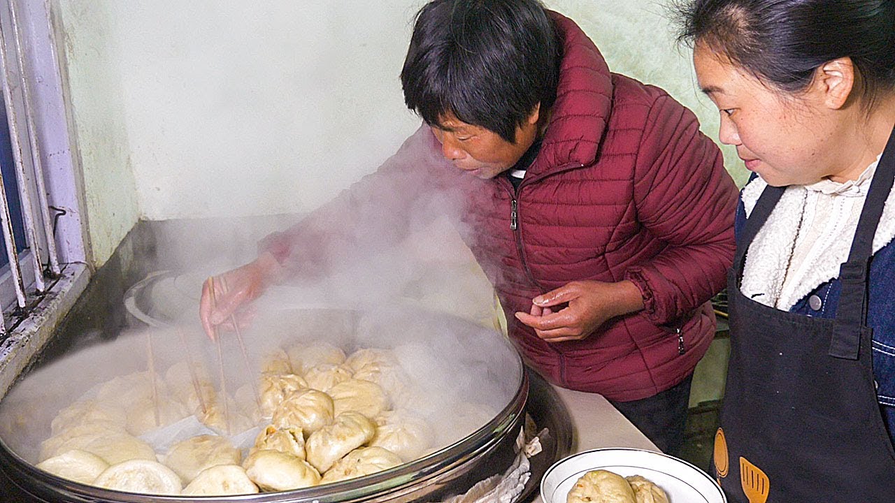 家裡還有麵粉，媳婦做肉包吃，出鍋時，為啥尷尬了 | The home still has flour, the wife makes meat bag to eat