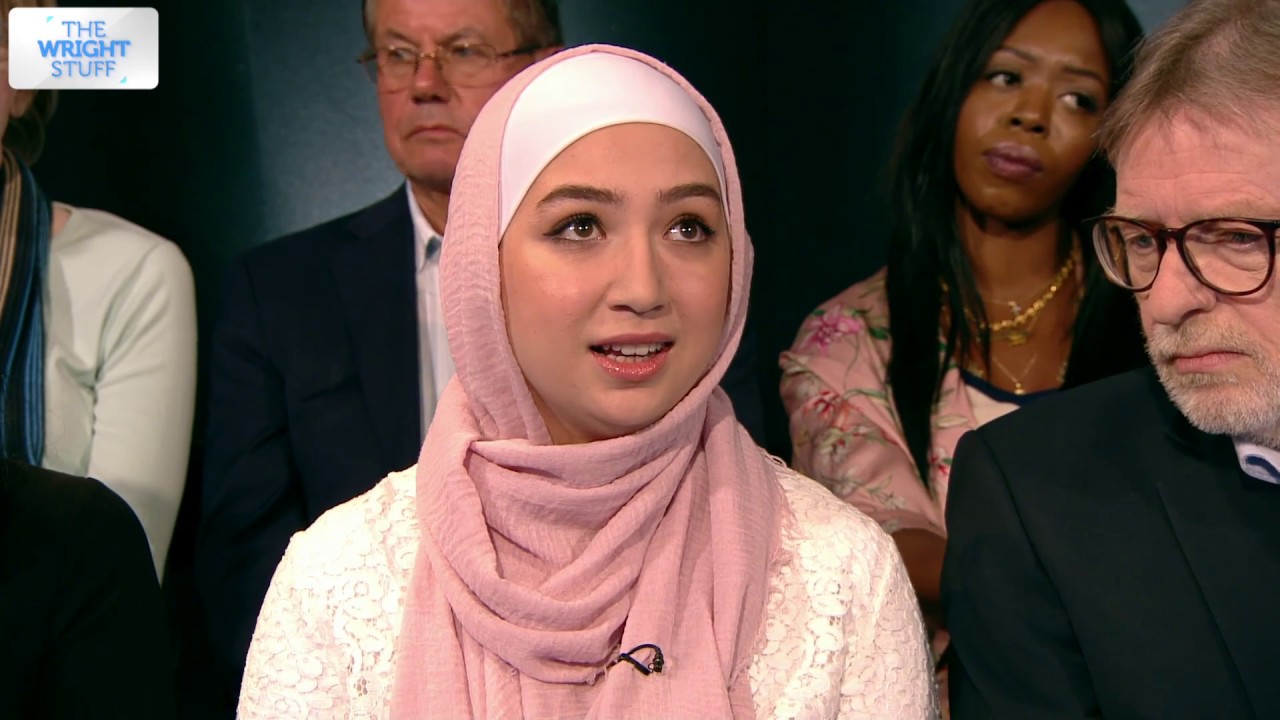 Syrian refugee describes life before and after moving to the UK - YouTube