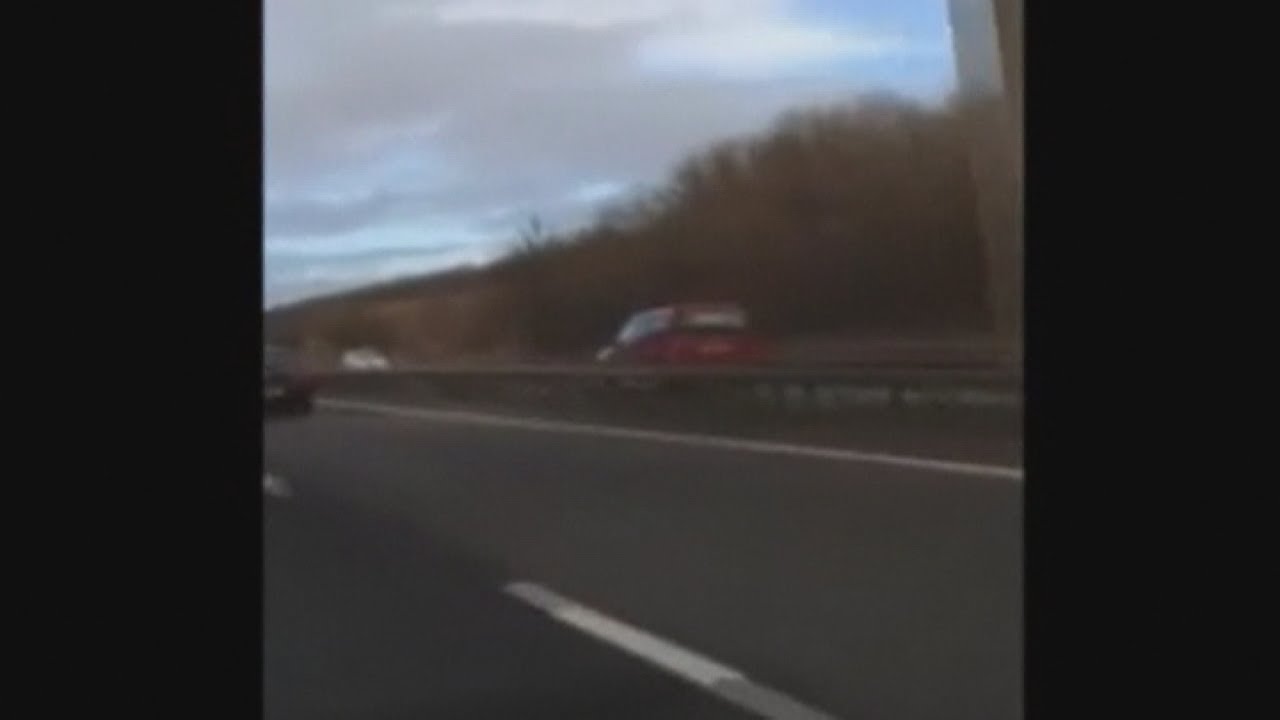 Driver goes 50mph on the wrong side of the motorway - YouTube