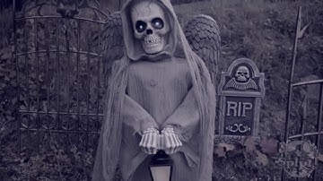 Grim Grinning Ghosts (Spirit Halloween Music Video)