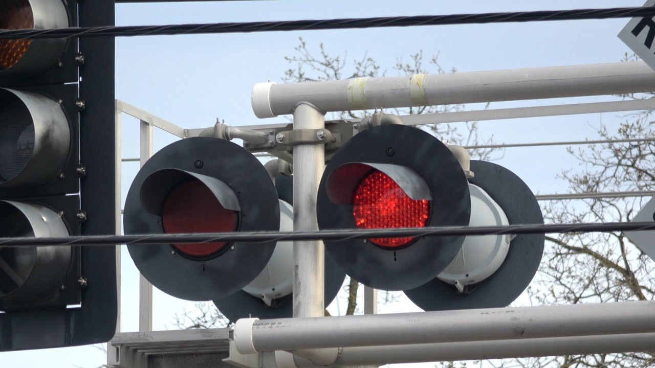 new-led-light-mills-park-dr-railroad-crossing-sacrt-gold-line