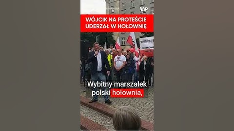 Wójcik drwił z Hołowni na proteście. Tłum zaczął krzyczeć
