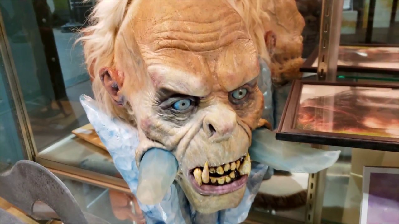 special fx makeup artist 🧟 Check out this cool Special FX Makeup School! (Pt.2)