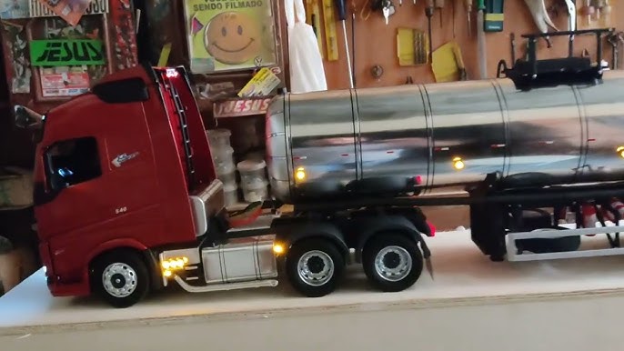 Miniatura VOLVO FH 520 BITREM 9 eixos - Feito de Madeira 