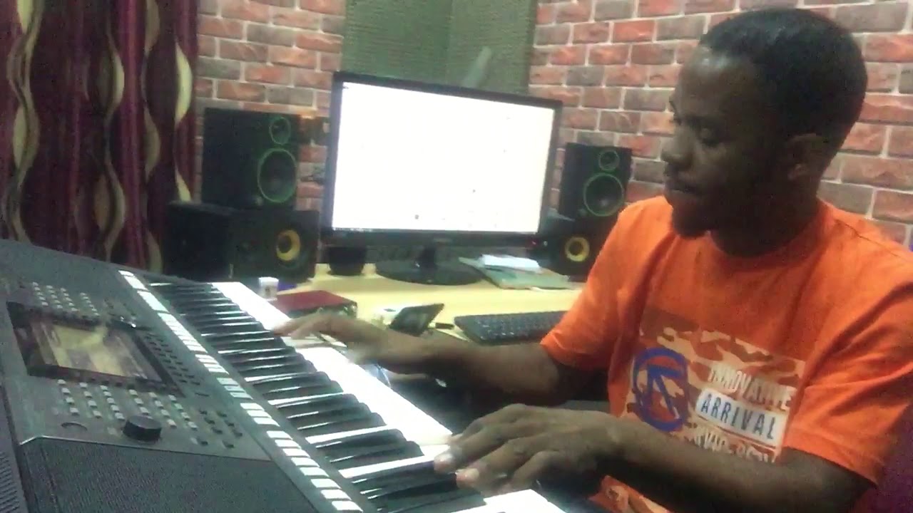 Mtazame producer wa aqaz studio alivyomuonesha biriani ya keyboard na uwezo wake kwa hansevis...