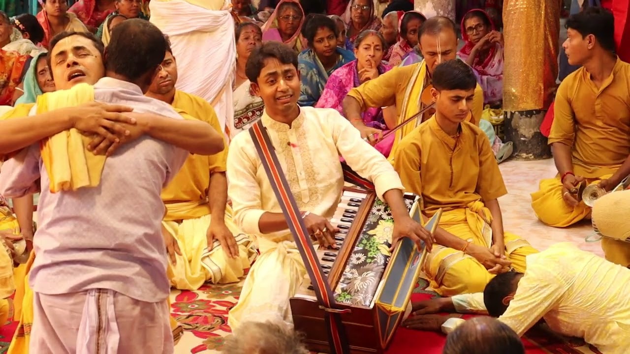 তরুণ প্রজন্মের মাষ্টার অনুপম রায়ের বিরাম কীর্তন শুনলে হৃদয়ে তৃপ্তি পাবেন