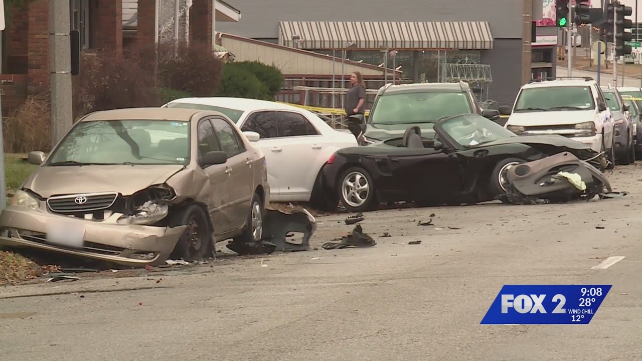 Multi-car crash leaves one person dead in south St. Louis - YouTube