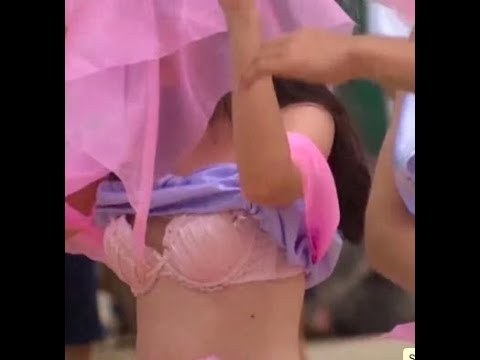 【今話題の人気動画】美人の自撮りまとめ集　※美人の白パンチラ、ブラ見え　どの子が好きですか？ スケブラ　ブラ透け　興奮する動画　ヴァギナクロー　透けブラ