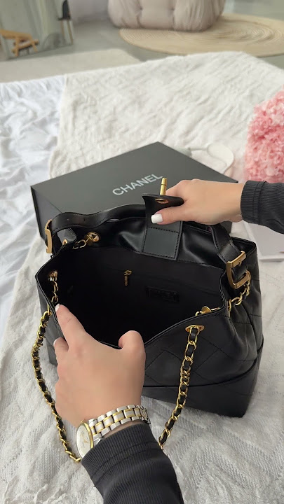 #chanel #hobo #totebag #chanelbag #chanelbags #chanelyoutube #chanelstore #hobobag #luxury #handbags