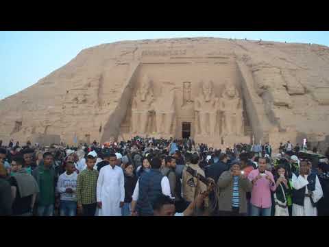من الرقص الشعبي لقبائل العبابدة أمام معبد أبو سمبل 22 فبراير 2018