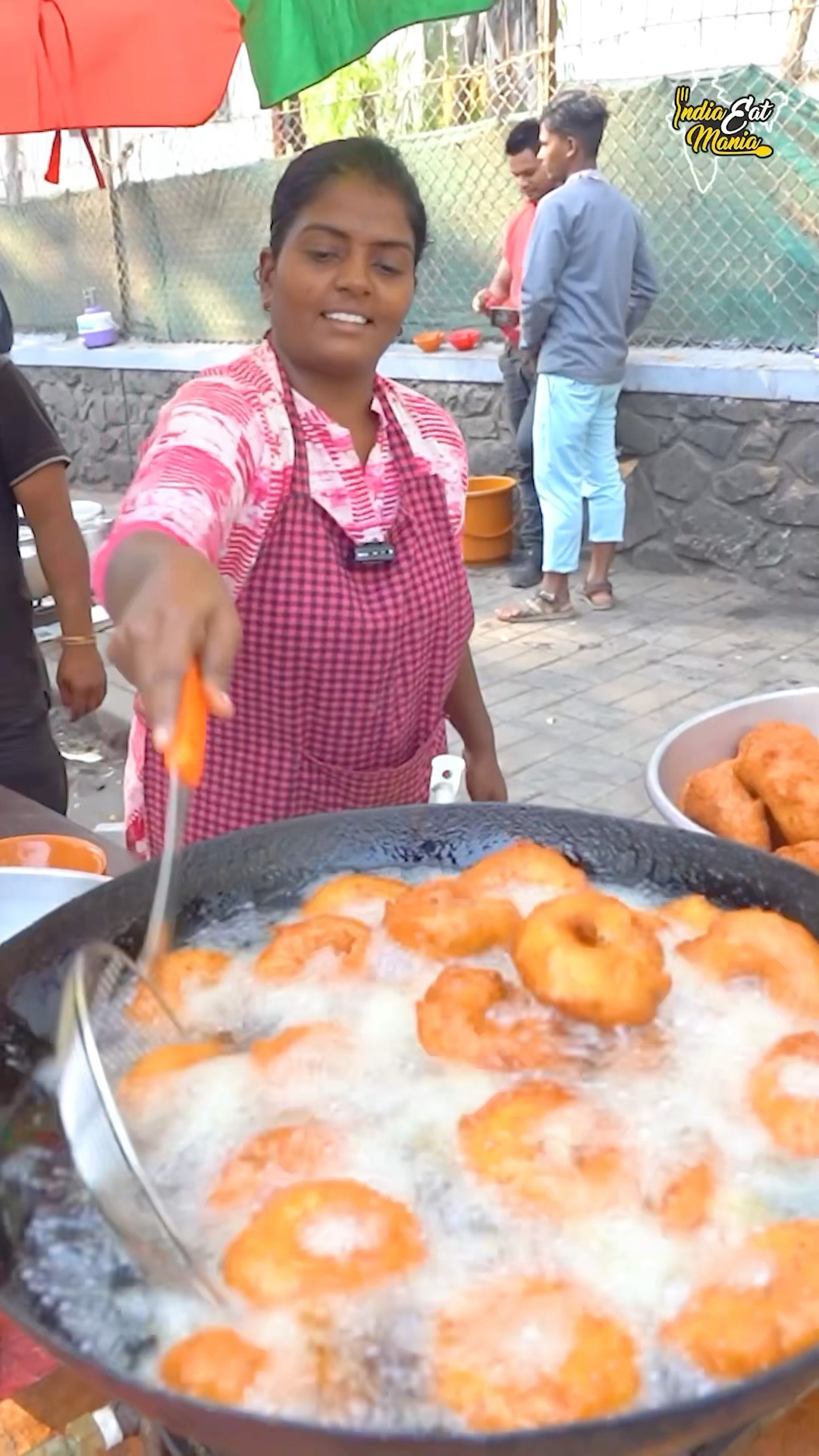 Struggling Engineer Girl Selling Medu Vada, Poha, Idli Rs. 30/- Only #pune #shorts