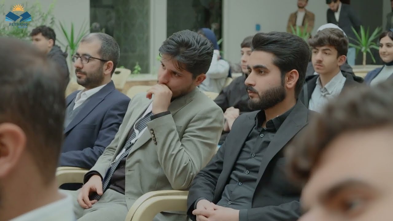 لە پەیمانگەی پێشەنگ جگە لە لایەنی زانست و زانیاری و پەروەردەی، هەروەها پیرۆزیەکانیش بەرز ڕادەگیرێت