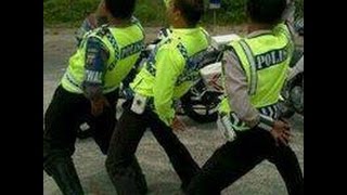 Video Goyang sangat lincah pak polisi  ini