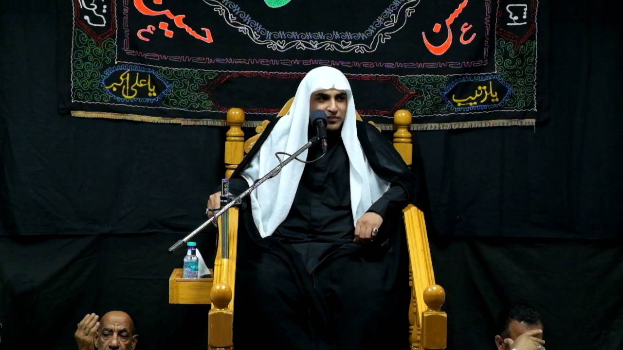 فمشى لمصرعه الحسين وطرفه - بين الخيام وبينه متقسم