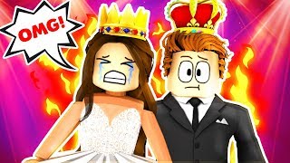 BULLY MAKES PROM QUEEN CRY!! (Roblox Royale High School) screenshot 3