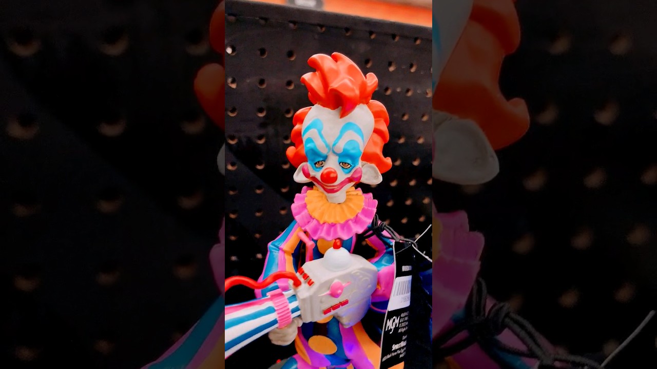 Do my ears look upside-down? #killerklownsfromouterspace #spirithalloween