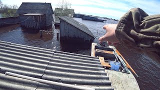 Живем на крыше в большое наводнение. Проверка сетей в лесу, выживание на воде.