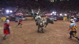 Troy Wilkinson rides Chute Boss for 87.25 points R3 ABQ