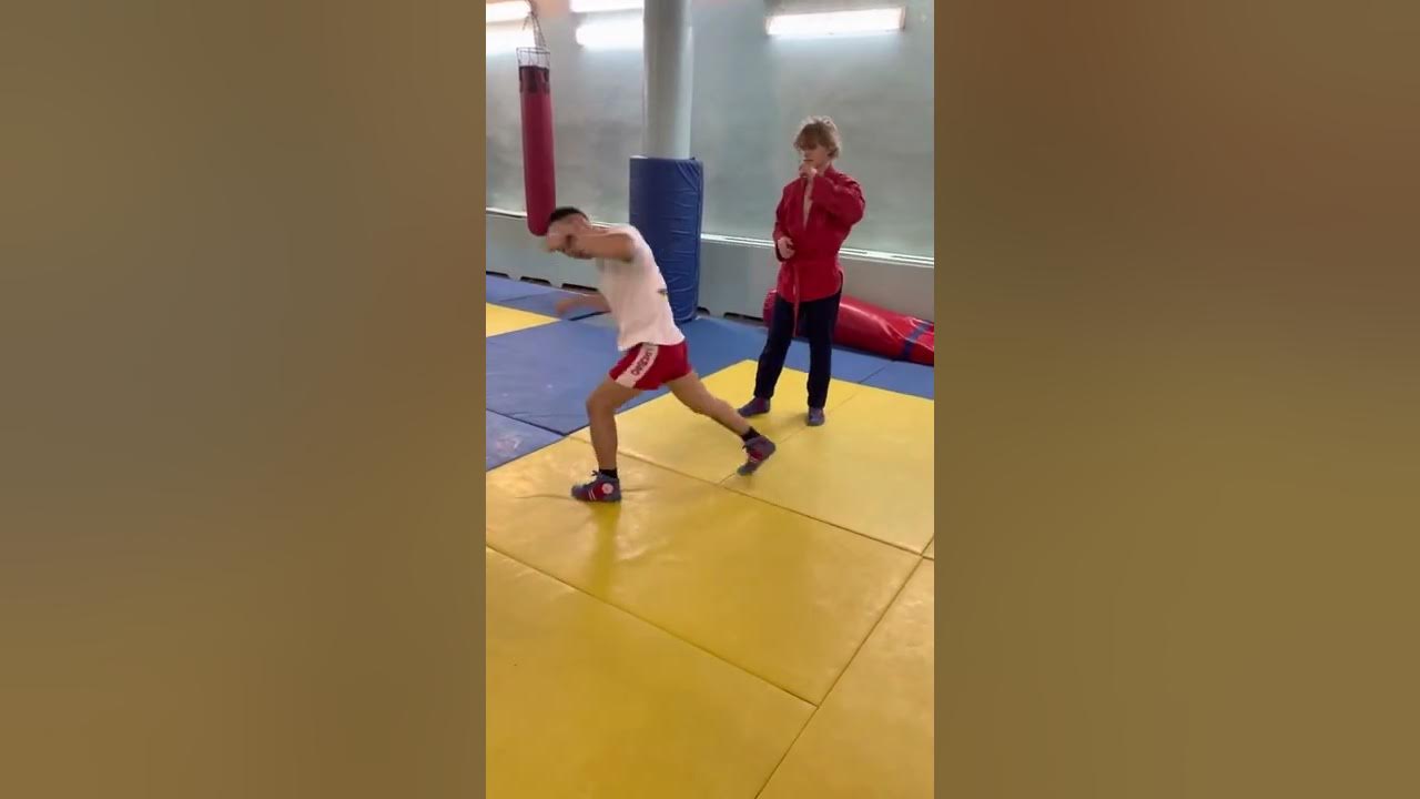 Подсечка Шаолинь снизу в приседе