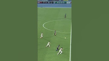アウトサイドでDFの背後を狙ったエリソンの浮き球のパス🐬  #川崎フロンターレ #frontale