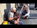 外国人のホームレスが売ってるブレスレットを外国人が全部購入してみたら、、、