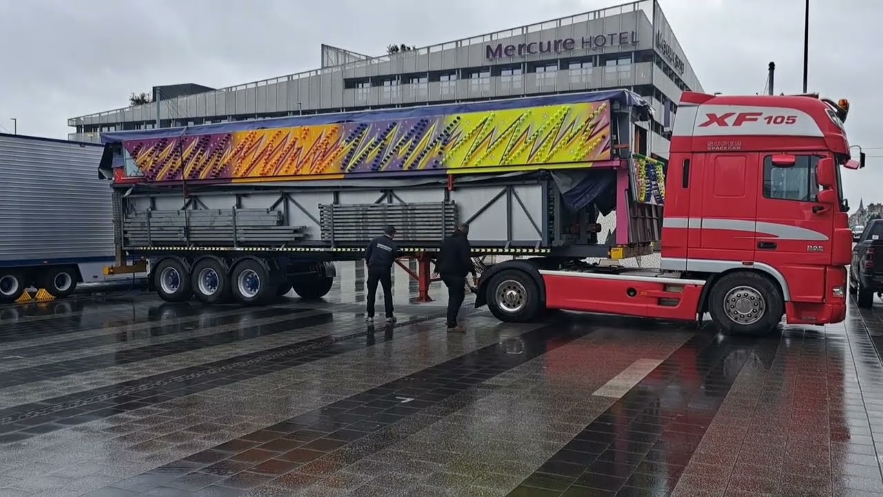 Opbouw autoscooter - van Humbeeck / Masfrancx - paasfoor Blankenberge 2024.